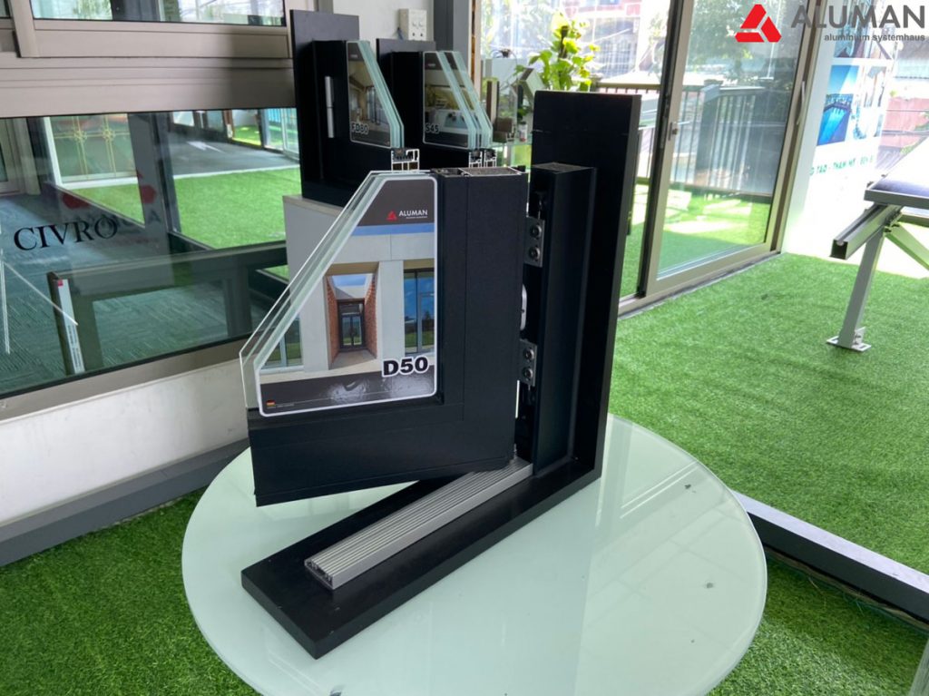 Cua-di-khong-cau-cach-nhiet-Aluman-D50-1024x767