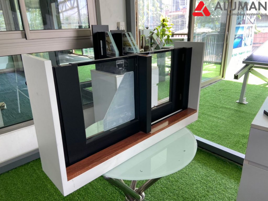 Cua-truot-Aluman-sieu-mong-S31-1024x767