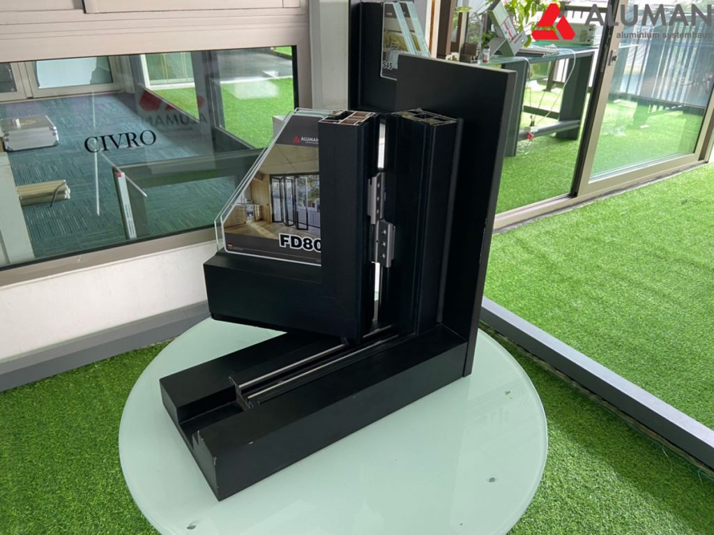 Cua-truot-khong-cau-cach-nhiet-FD80-2-1024x767