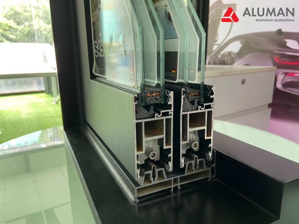 Mat-cat-cua-truot-nhac-va-truot-thuong-khong-cau-cach-nhiet-Aluman-S45-1024x767